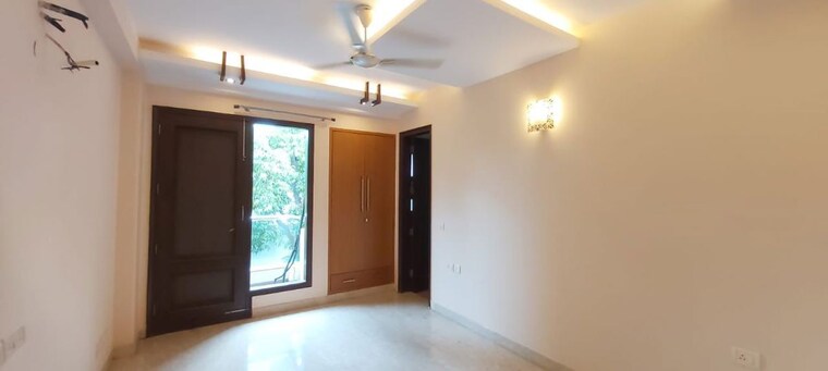 Room, new friends colony 3 Bedroom 1800 Sq.Ft. Builder Floor In New Friends Colony Delhi 10104066