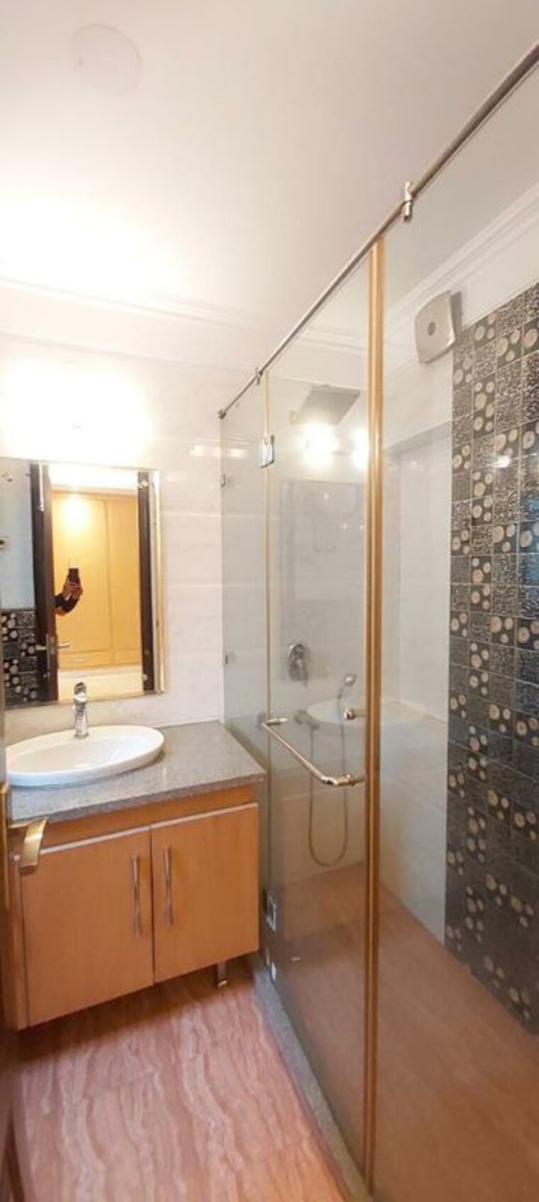 Bathroom, new friends colony 3 Bedroom 1800 Sq.Ft. Builder Floor In New Friends Colony Delhi 10104066