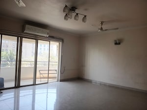 Room in 3 BHK Apartment at Vascon Marigold, Kalyani Nagar – for Rent