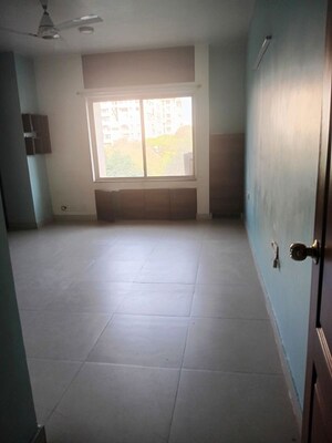 Room in 3 BHK Apartment at Vascon Marigold, Kalyani Nagar – for Rent