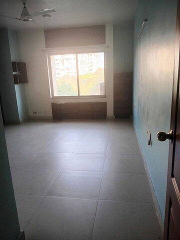 Room in 3 BHK Apartment at Vascon Marigold, Kalyani Nagar – for Rent