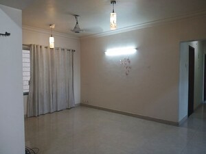 Room in 3 BHK Apartment at Vascon Marigold, Kalyani Nagar – for Rent