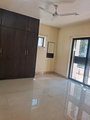 Room in 3 BHK Apartment at Fortaleza CHSL, Kalyani Nagar – for Rent