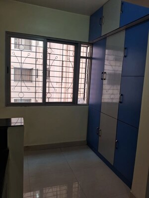 Room in 3 BHK Apartment at Fortaleza CHSL, Kalyani Nagar – for Rent