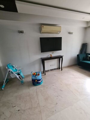 Parking in 3 BHK Builder Floor at Saket – for Rent