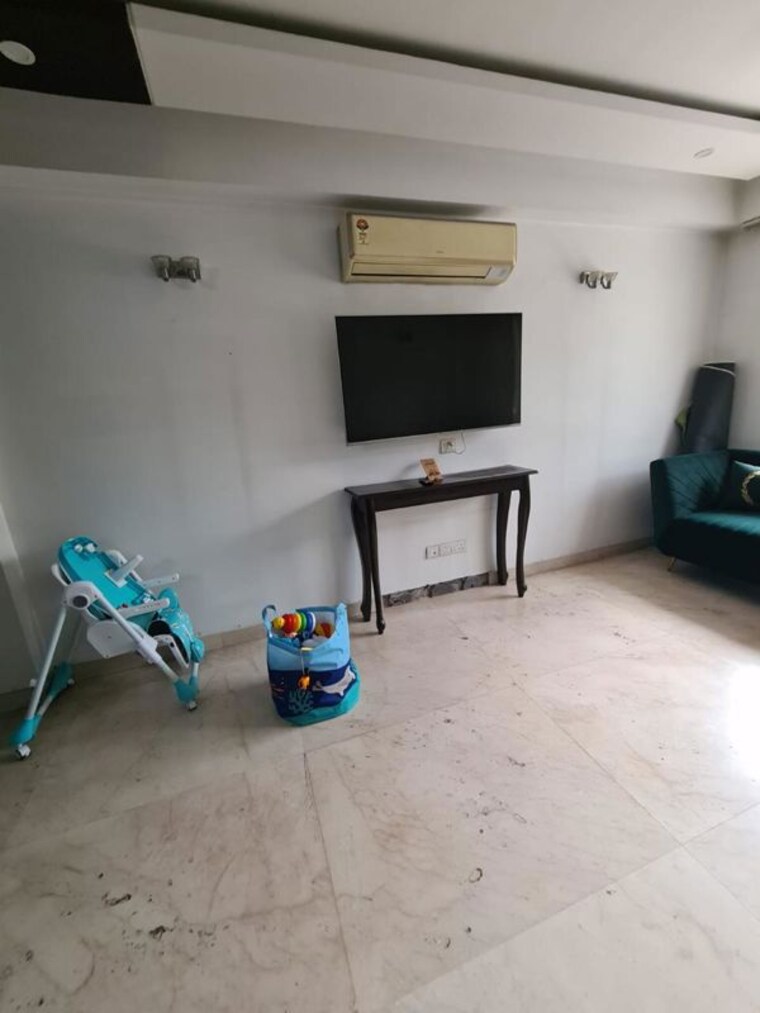  Parking, saket 3 Bedroom 1800 Sq.Ft. Builder Floor In Saket Delhi 10104096