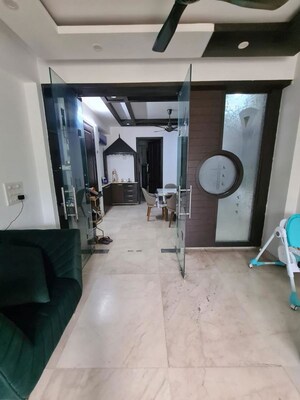 Parking in 3 BHK Builder Floor at Saket – for Rent