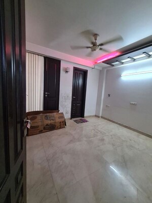 Room in 3 BHK Builder Floor at Saket – for Rent