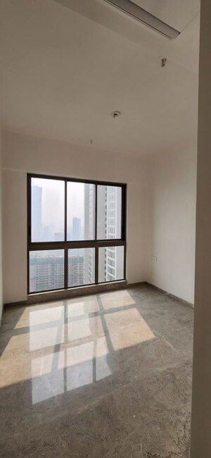 Room in 3 BHK Apartment at Prestige Jasdan Classic, Mahalaxmi – for Rent