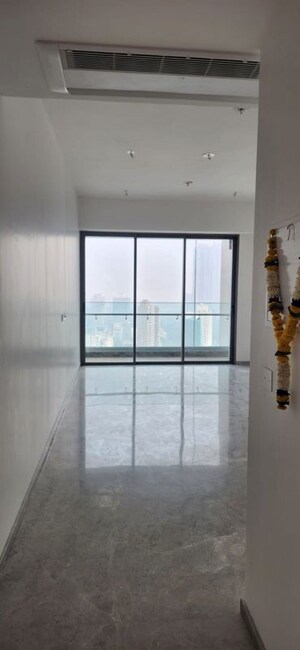 Room in 3 BHK Apartment at Prestige Jasdan Classic, Mahalaxmi – for Rent