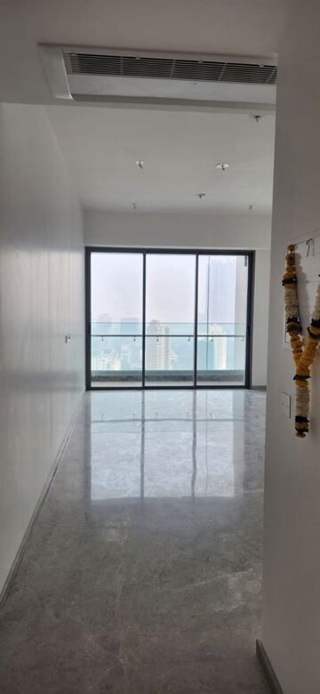 Room in 3 BHK Apartment at Prestige Jasdan Classic, Mahalaxmi – for Rent