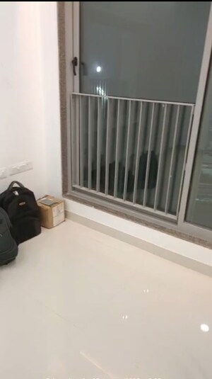 Room in 2 BHK Apartment at Sunteck City Avenue 4, Goregaon West – for Rent