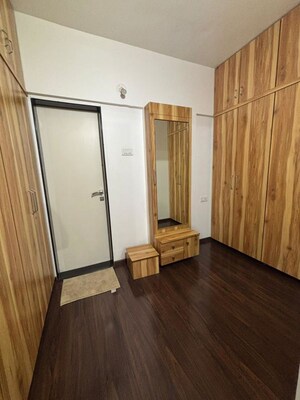 Room in 4 BHK Apartment at Baner – for Rent