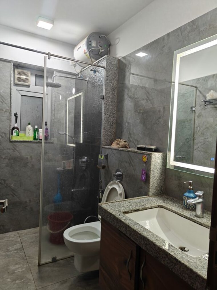 Attached Bathroom, amanora-gateway-towers 2.5 Bedroom 1229 Sq.Ft. Apartment In Hadapsar Pune 10104284