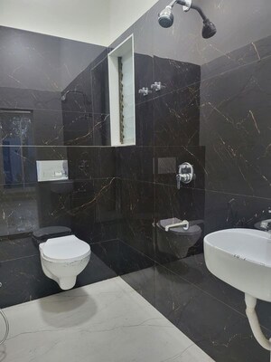 Attached Bathroom in 2 BHK Apartment at Kalpataru Immensa, Kolshet Road – for Rent