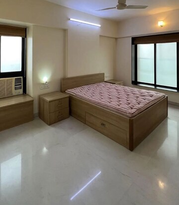 Bedroom in 4 BHK Apartment at Krishna Apartments Kandivali, Kandivali West – for Rent