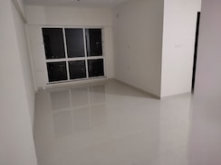 2 BHK Apartment For Rent in Sheth Midori