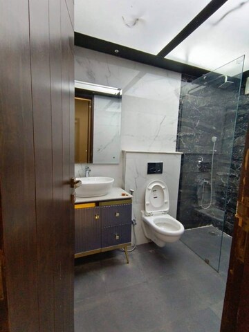 Bathroom in 4 BHK Apartment at Kandivali West – for Rent