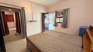 Room in 2 BHK Apartment at Gomti Nagar – for Rent