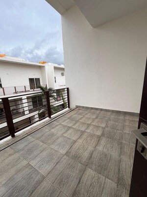 Parking in 4 BHK Villa at Attur Layout – for Rent