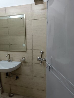 Bathroom in 1.5 BHK Builder Floor at Lajpat Nagar 4 – for Rent