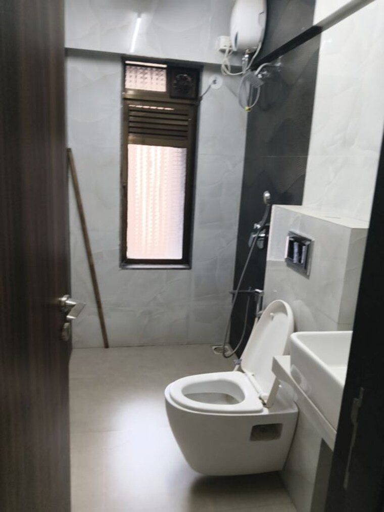 Bathroom, vile parle west 3 Bedroom 1200 Sq.Ft. Apartment In Vile Parle West Mumbai 10105019