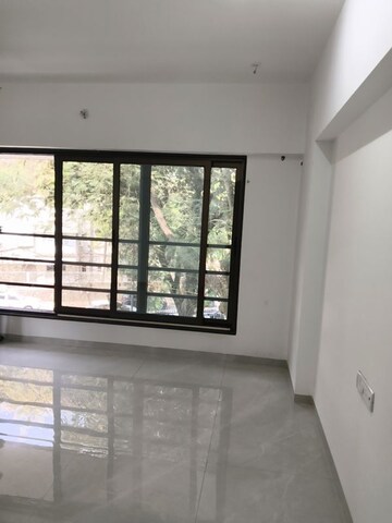 Room in 3 BHK Apartment at Vile Parle West – for Rent