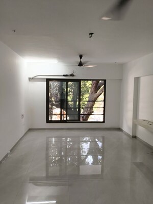 Room in 3 BHK Apartment at Vile Parle West – for Rent