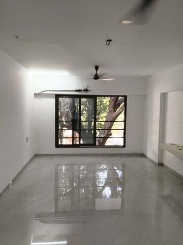 Room in 3 BHK Apartment at Vile Parle West – for Rent