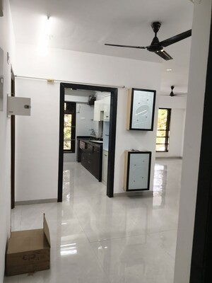 Room in 3 BHK Apartment at Vile Parle West – for Rent