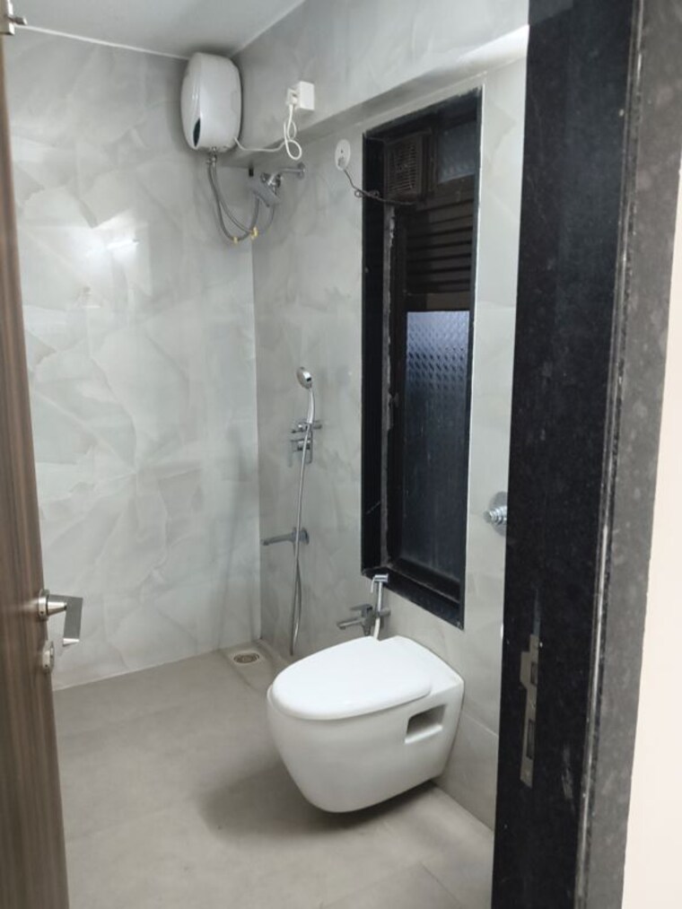 Bathroom, vile parle west 3 Bedroom 1200 Sq.Ft. Apartment In Vile Parle West Mumbai 10105019