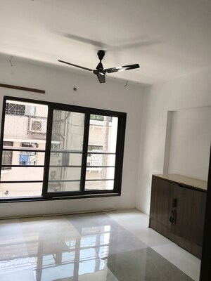 Room in 3 BHK Apartment at Vile Parle West – for Rent