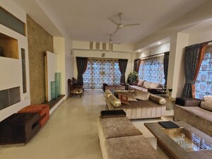 Living Room in 4 BHK Apartment at Indiranagar – for Rent