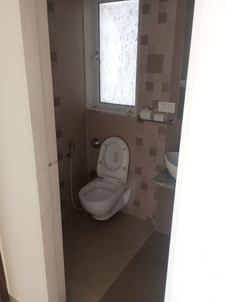 Bathroom, kurla east 2 Bedroom 600 Sq.Ft. Apartment In Kurla East Mumbai 10105144