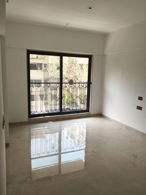 Room in 3 BHK Apartment at Vile Parle West – for Rent