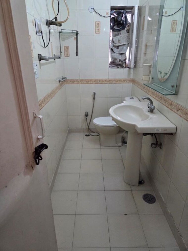 Bathroom, saket 1 RK 250 Sq.Ft. Builder Floor In Saket Delhi 10105397