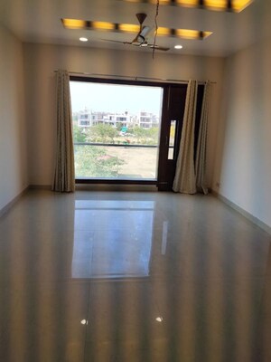 Room in 2 BHK Builder Floor at Aerocity – for Rent