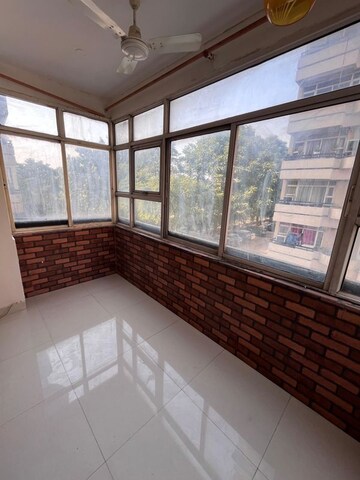 Bedroom in 3 BHK Apartment at DLF Oakwood Estate, Dlf Phase ii – for Rent