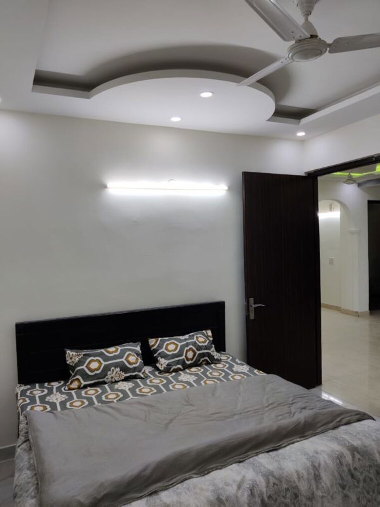Bedroom, chattarpur 3 Bedroom 120 Sq.Yd. Builder Floor In Chattarpur Delhi 10105586