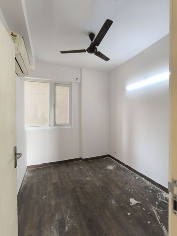 Room in 3 BHK Apartment at Conscient Heritage Max, Sector 102 – for Rent