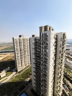 3 BHK + Servant Room,Extra Room Apartment For Rent in Conscient Heritage Max