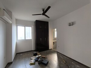 Room in 3 BHK Apartment at Conscient Heritage Max, Sector 102 – for Rent