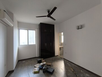 Room in 3 BHK Apartment at Conscient Heritage Max, Sector 102 – for Rent