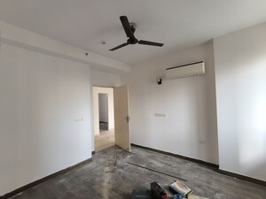 Room in 3 BHK Apartment at Conscient Heritage Max, Sector 102 – for Rent