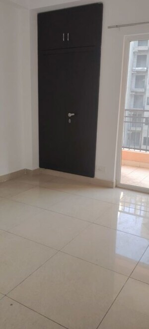 Room in 2 BHK Apartment at Gaur City 2 - 14th Avenue, Sector 16c Greater Noida – for Rent