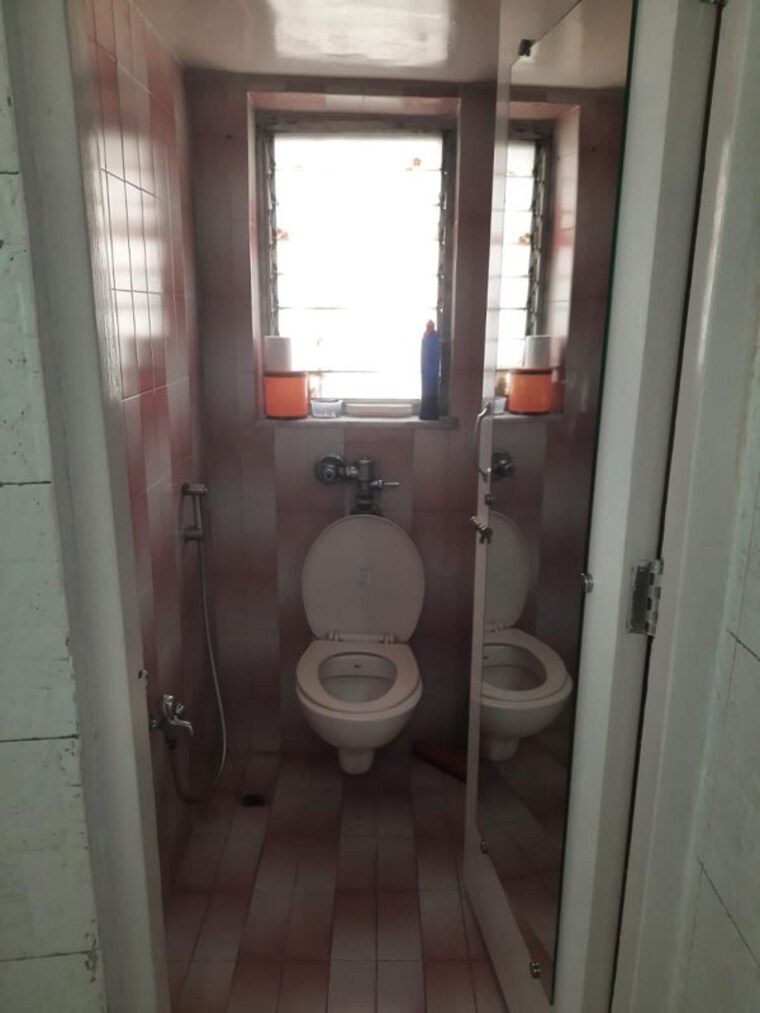 Bathroom, bandra west 1 Bedroom 500 Sq.Ft. Apartment In Bandra West Mumbai 10105781