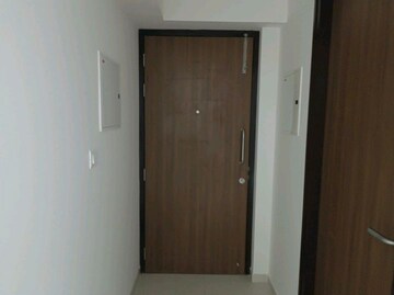 Room in 2 BHK Apartment at Lodha Amara, Kolshet Road – for Rent