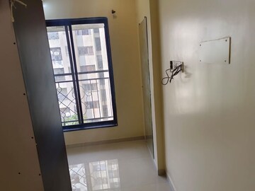 Room in 2 BHK Apartment at Riverdale Tower, Andheri East – for Rent