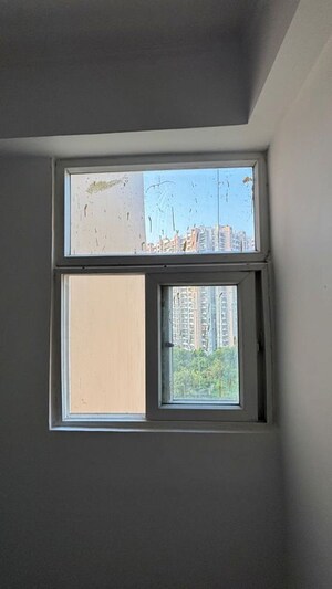 Room in 2 BHK Apartment at Ajnara Le Garden Phase II, Sector 16b Greater Noida – for Sale