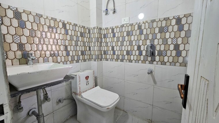 Bathroom, saket 2 Bedroom 800 Sq.Ft. Builder Floor In Saket Delhi 10106021